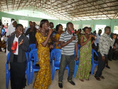 22Praise-and-worship-team-2