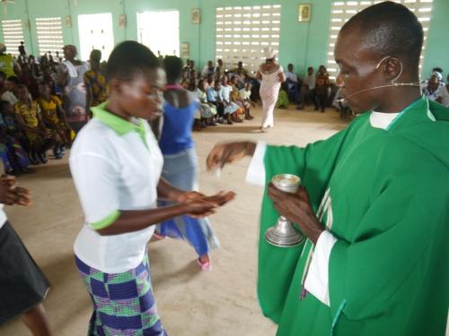 26Communion-19